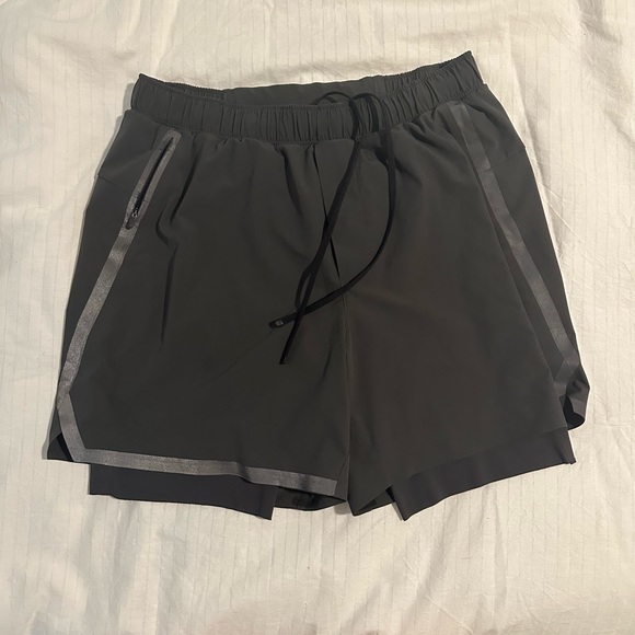 Lululemon Men’s Surge Lined Short 6" - Picture 2 of 4